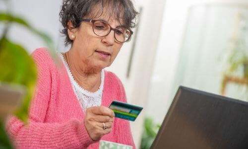 Entenda o que é o cartão de crédito consignado