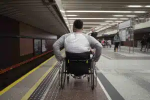 Quem recebe BPC pode trabalhar com carteira assinada? 