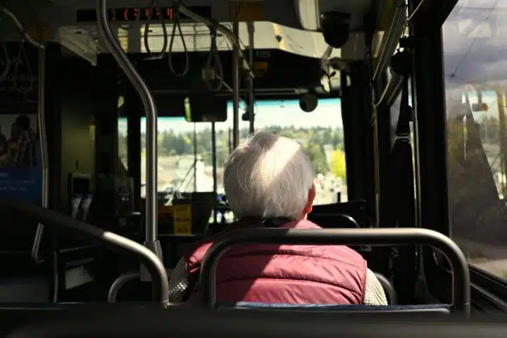 Como solicitar a Carteira do Idoso para desconto em passagens de ônibus? 