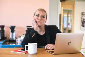 O que acontece se o trabalhador for demitido antes de quitar o crédito consignado CLT? 